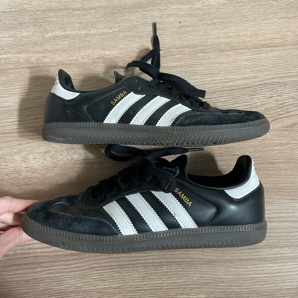 Adidas Samba Women’s size 8.5/9, men’s 7 - Black with white stripes - Picture 9 of 13